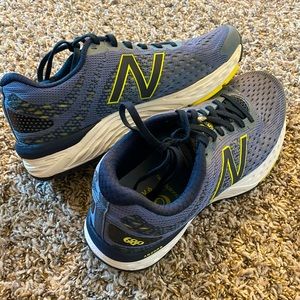 Men’s Size 9 New Balance Running Shoes